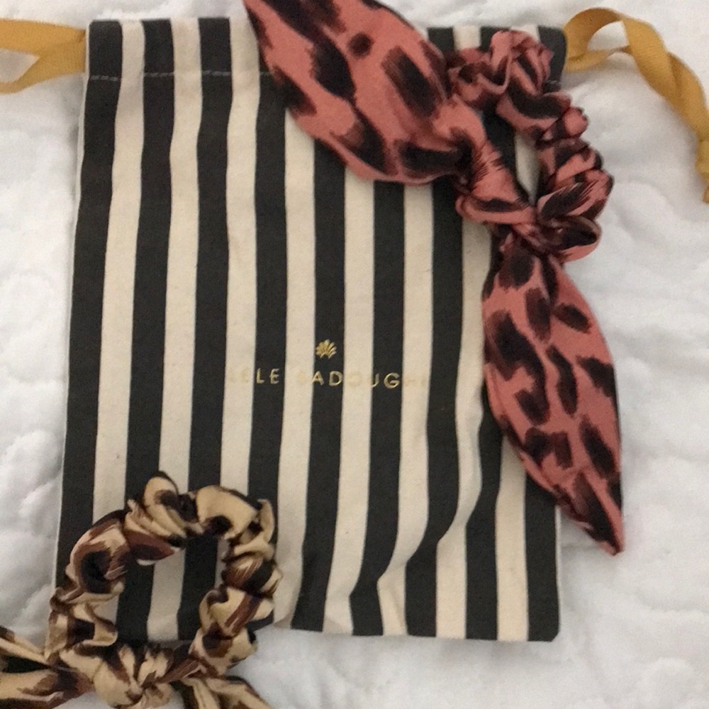 LELE SADOUGHI scrunchies with pouch